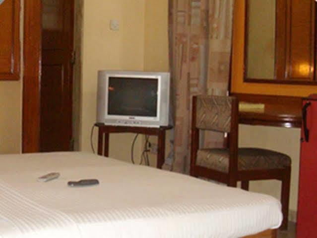 Rajhans Hotel Mumbai Ngoại thất bức ảnh